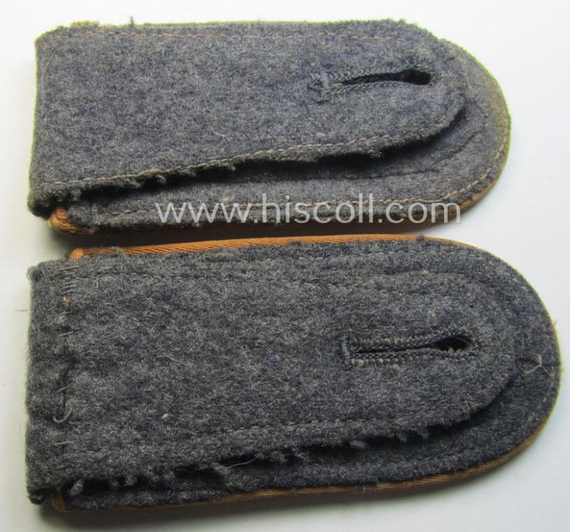 Attractive - and fully matching! - WH (Luftwaffe) NCO-insignia-set (comprising of a pair of shoulderstraps and ID-disc!) as was intended for usage by a: 'Feldwebel und Mitglied eines Nachrichten-Regiments'