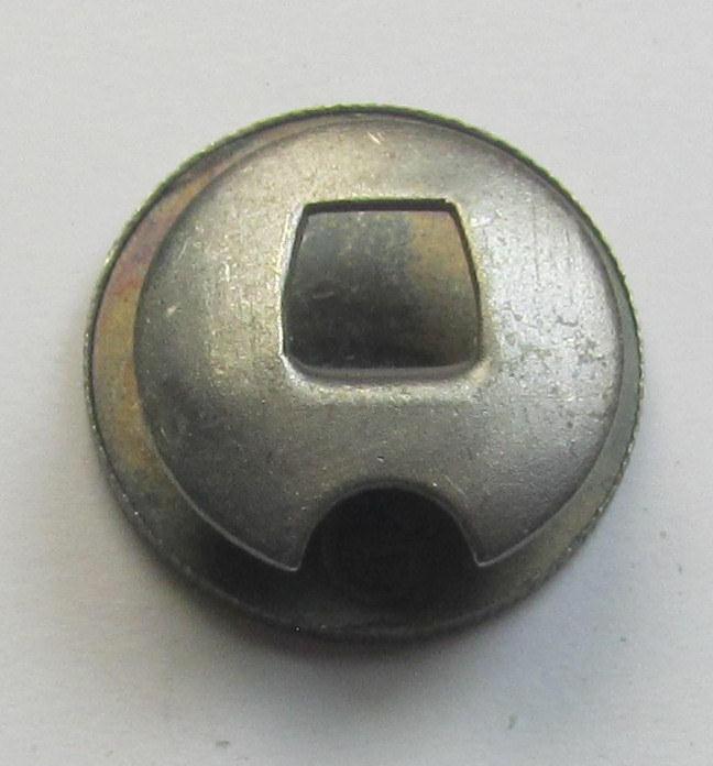 Detailed, silver-toned, TR-period-membership-badge (ie. 'Mitgliedsabzeichen') as was intended to signify membership within the: 'Reichsstand des Deutschen Handwerks' being a maker- (ie. 'GM'-) marked example