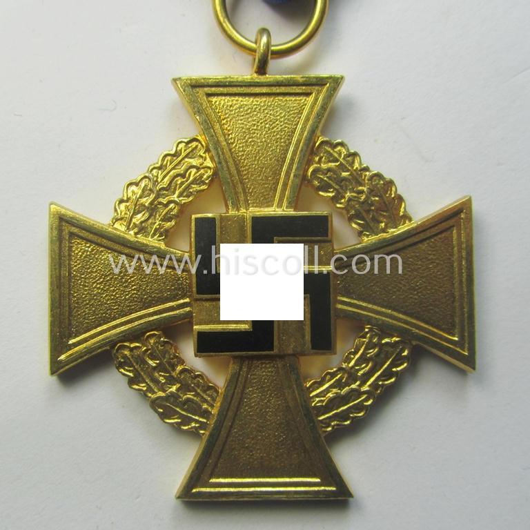 'Treuedienst Ehrenzeichen 1. Klasse' being a non-maker-marked example that comes in its neatly maker- (ie. 'Deschler & Sohn'-) marked etui