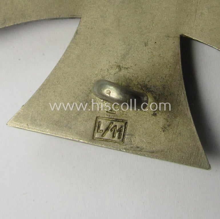 'EK1.Kl.' (or: Iron Cross 1st class) being a neatly maker- (ie. 'L/11'-) marked example as was produced by the (desirable!) 'Hersteller' (ie. maker): 'Wilhelm Deumer'