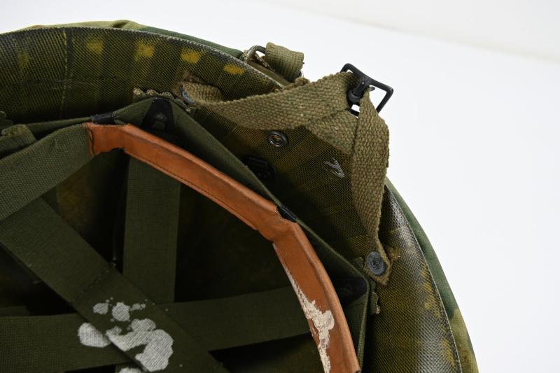 US Vietnam Paratrooper helmet with camouflage cover and liner