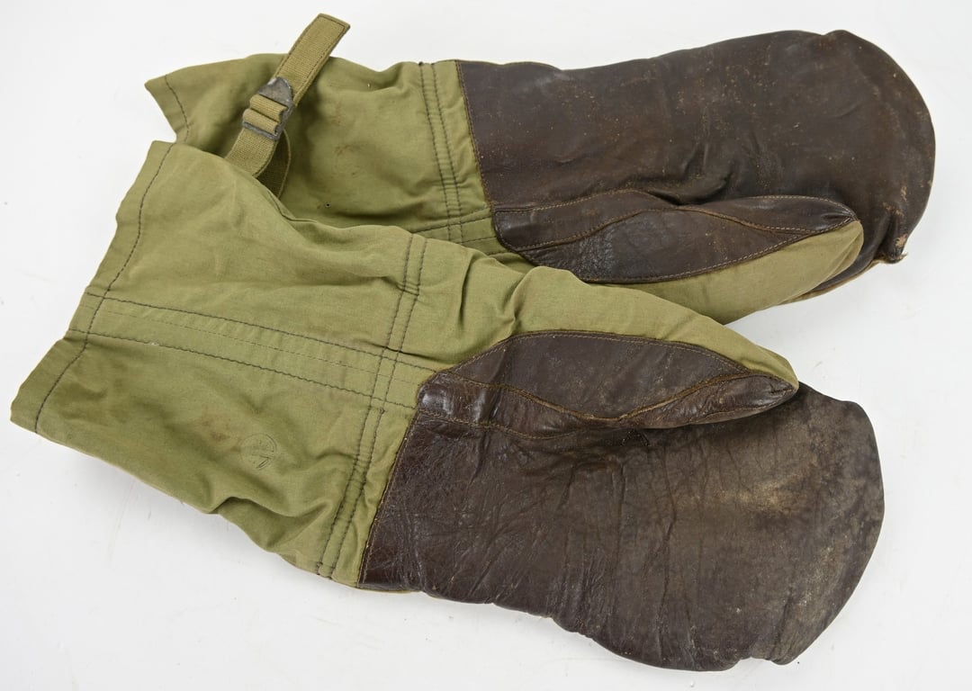 USAAF WW2 Type-12 Arctic flying mittens.