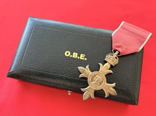 FINE STERLING SILVER 1960s CASED FULL SIZE OBE...