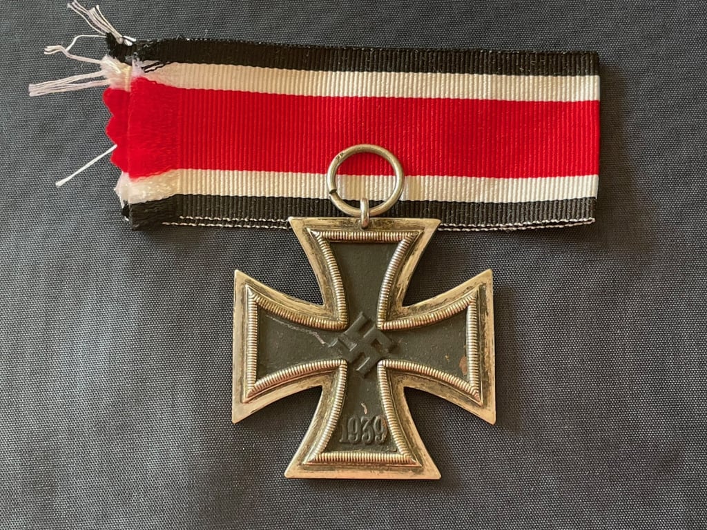 WWII GERMAN IRON CROSS 2ND CLASS NUMBERED RING 24 FOR ARBEITSGEMINSCHAFT FUR HEERESHEDARF IN DER GRAVEUR UBD ZISELIERUNG