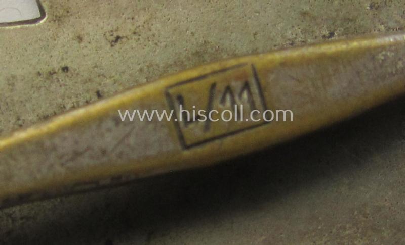 'EK1.Kl.' (or: Iron Cross 1st class) being a neatly maker- (ie. 'L/11'-) marked example as was produced by the (desirable!) 'Hersteller' (ie. maker): 'Wilhelm Deumer'