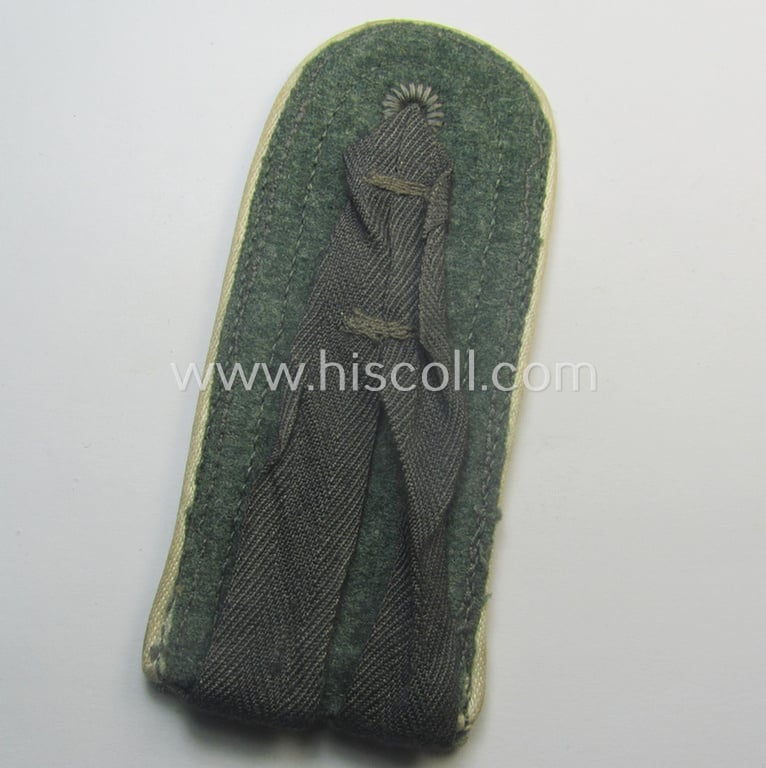 Neat - regrettably single but nevertheless scarcely encountered! - WH (Heeres) later-war period- (ie. 'simplified'- ie. 'M44- o. M45'-pattern-) NCO-type shoulderstrap as intended for - and clearly worn by! - an: 'Uffz. der Infanterie-Trpn.'