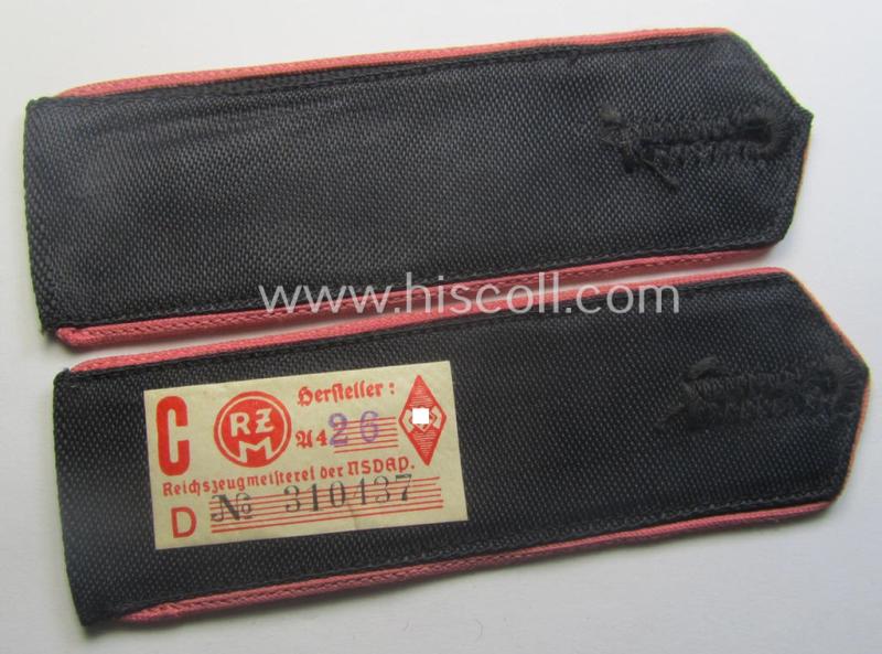 Pair of bright-pink-piped so-called: 'Motor-HJ'-shoulderstraps as was intended for a: 'Hitlerjunge' who served within the 'Bann 131' (131 = 'Bann Hamm' in the 'Gebiet West Westfalen'