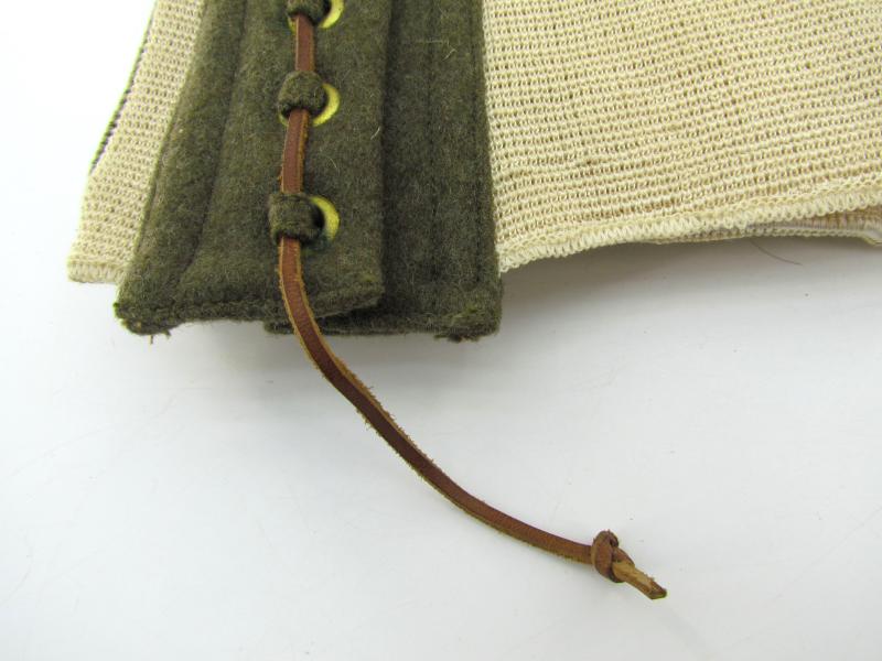 Single British WWII Paratrooper Knee Pad