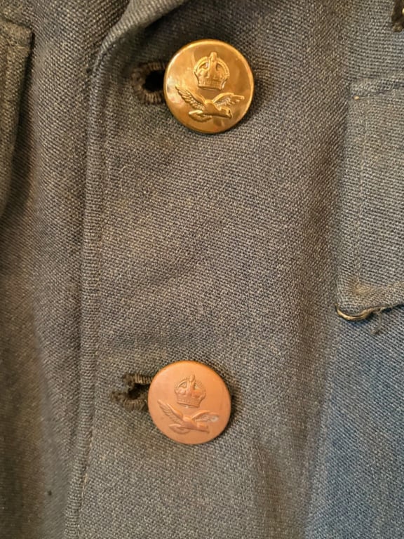 AUTHENTIC ORIGINAL WWII BRITISH RAF FLIGHT LIEUTENANT PILOTS TUNIC.