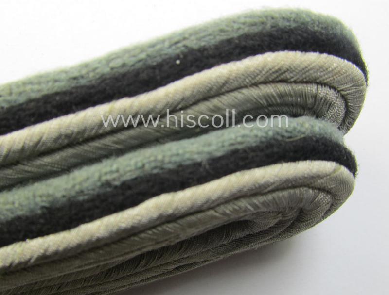 Attractive - and fully matching! - pair of WH (Heeres) neatly 'cyphered', officers'-type shoulderboards as (dual)piped in the black-coloured branchcolour as was intended for a: 'Leutnant der Res. des Pionier-Batallions 7'