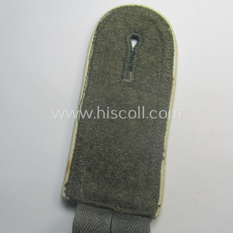 Neat - regrettably single but nevertheless scarcely encountered! - WH (Heeres) later-war period- (ie. 'simplified'- ie. 'M44- o. M45'-pattern-) NCO-type shoulderstrap as intended for - and clearly worn by! - an: 'Uffz. der Infanterie-Trpn.'