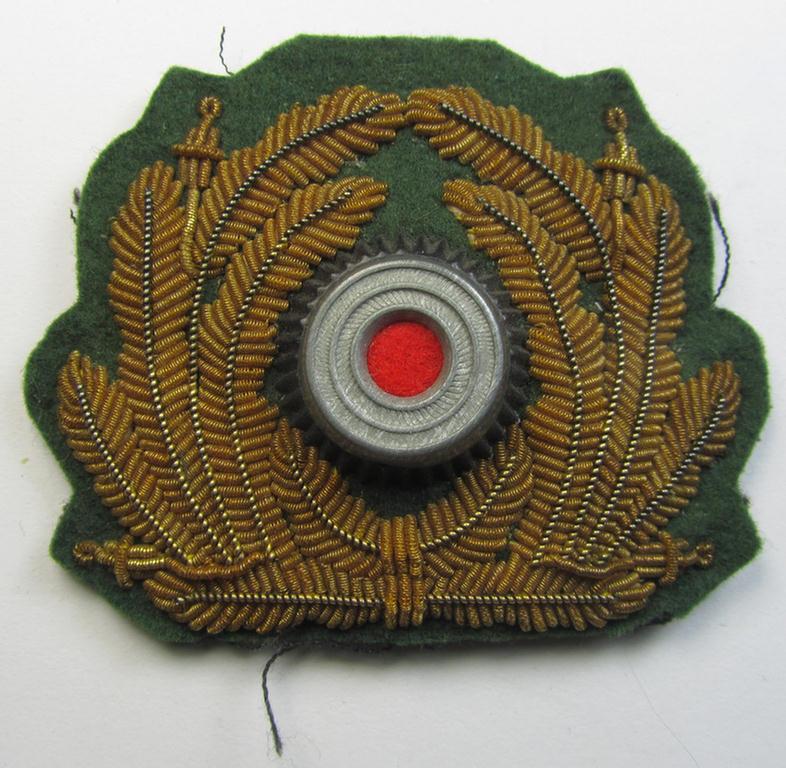 Attractive, WH (Kriegsmarine o. Küsten-Artillerie) officers'-type, (partly) hand-embroidered cap-cocarde (ie: 'Kokarde für Schirmmütze') that comes in an overall nice - (ie. moderately used- once visor-cap-attached-), condition