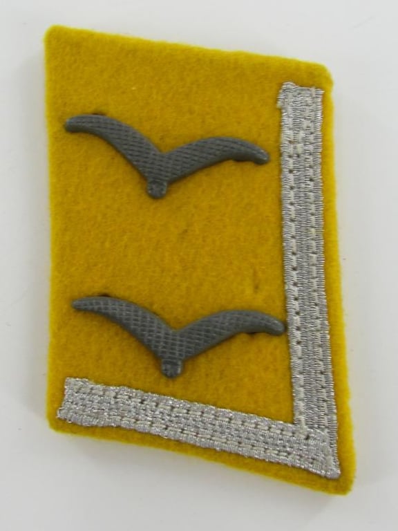 Luftwaffe collar tabs for a Unterfeldwebel