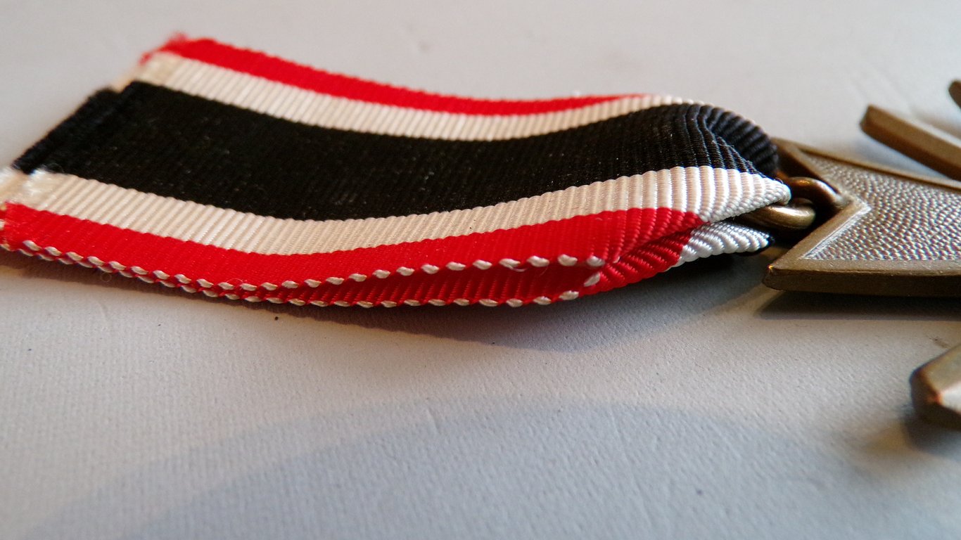 Kriegsverdienskreuz mit schwerten