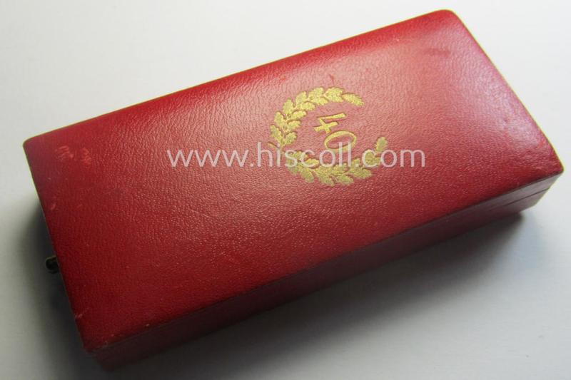 'Treuedienst Ehrenzeichen 1. Klasse' being a non-maker-marked example that comes in its equally non-maker-marked etui