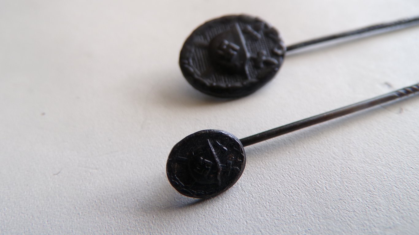 2 miniature Wound badges, L/11