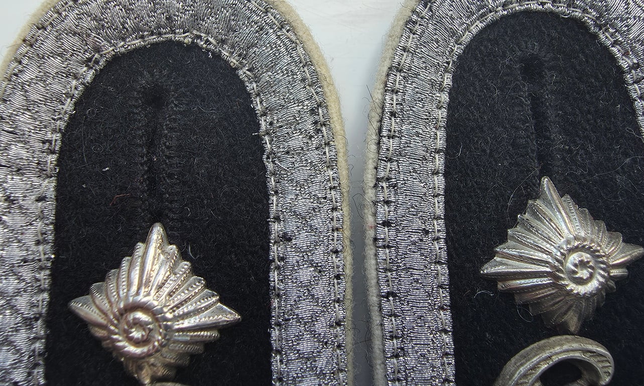 WH Panzer GD(Grossdeutschland) Führerbegleitbrigade (FBB) NCO shoulder straps.