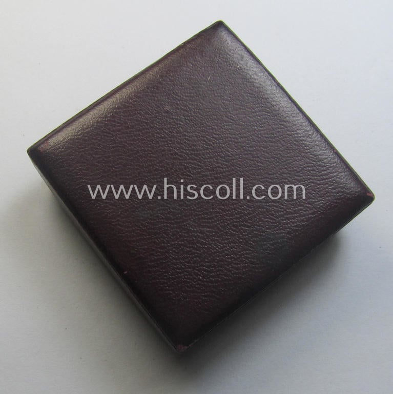 Attractive, 2-cms.-sized miniature of a maker- (ie. 'L/60'- ie. by 'GB'-) marked: 'Ehrenkreuz der Deutschen Mutter in Bronze' that came stored in its non-maker-marked, two-pieced bordeaux-coloured 'LDO'-type box (ie. etui)