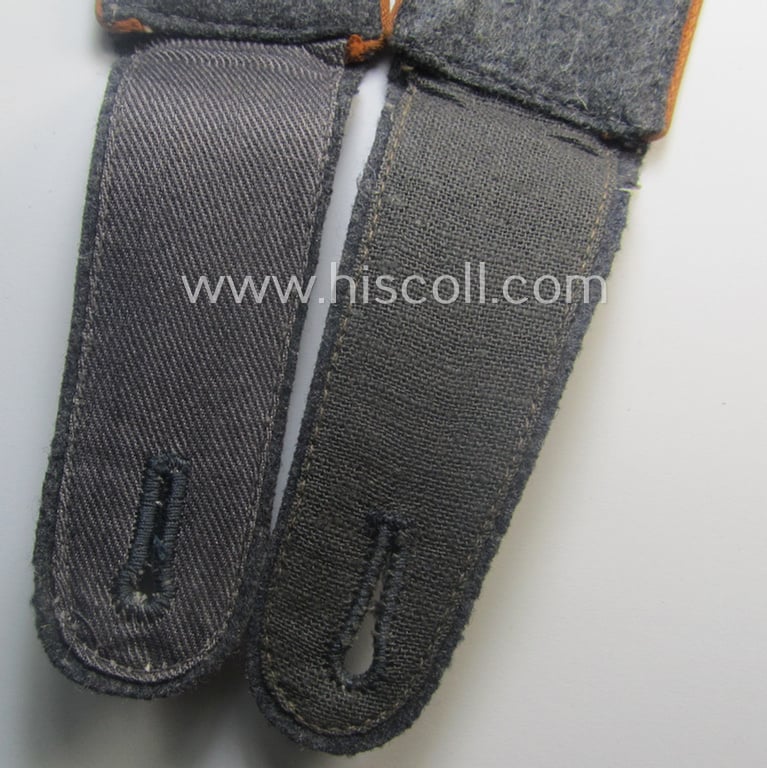 Pair of WH (Luftwaffe) EM-type shoulderstraps as piped in the light- ie. rust-brown- (ie. 'hell- o. kupferbrauner'-) coloured branchcolour: 'Soldat der LW-Nachrichten-Trpn.'