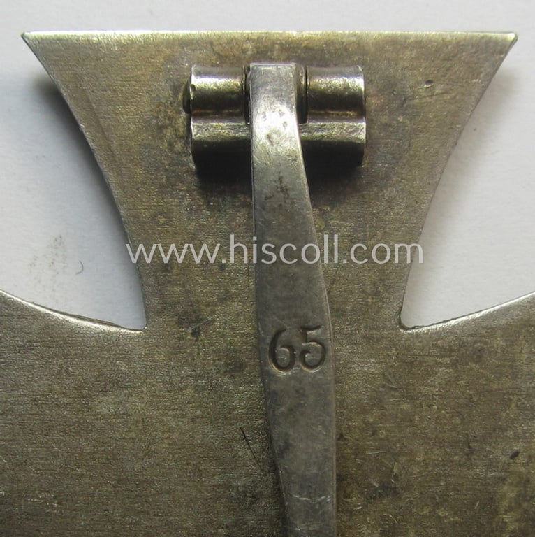 'Eisernes Kreuz 1. Klasse' (ie. Iron Cross 1st class) being an (I deem) early-war-period-produced (and neatly maker- ie. '65'-marked-) example by 'K&Q' that comes complete in its specific etui