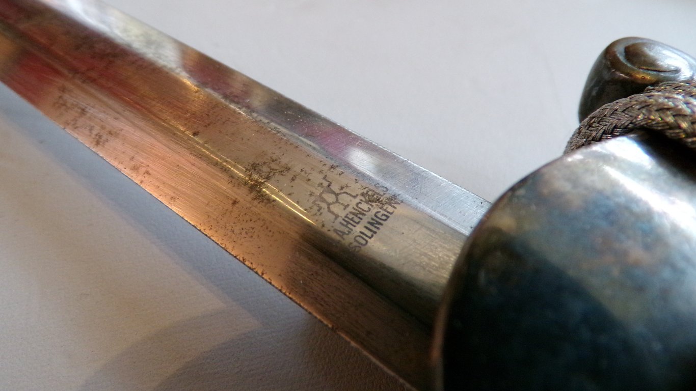 Rare and early A. Henckels army dagger