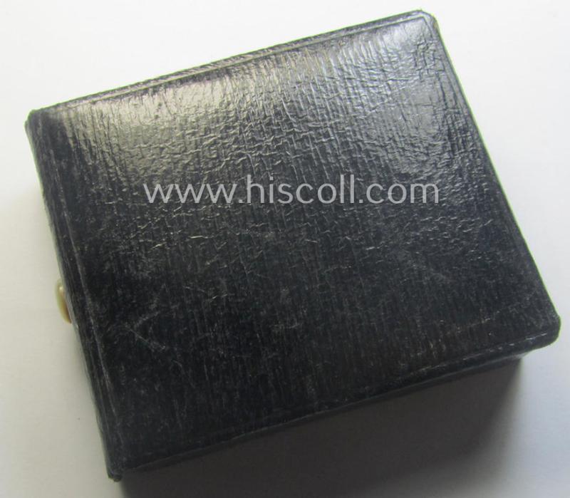 Attractive - and quite unusual! - WWI-period: 'Eisernes Kreuz II. Klasse' (or: iron cross second class) being a maker- (ie. 'O'-) marked example that comes stored in its luxuriously-styled, black-coloured etui as issued and/or found