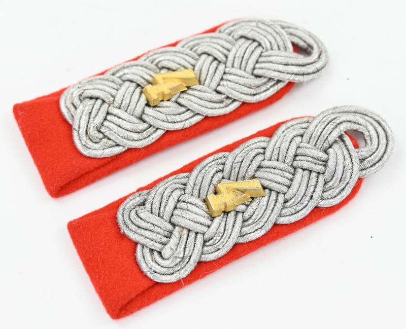 German LW Officer's Shoulderboards  'Artillery Rgt.4'