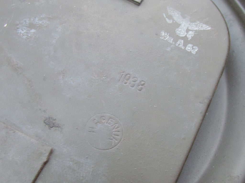 Wehrmacht Gas Mask Cannister , Complete Set -1938