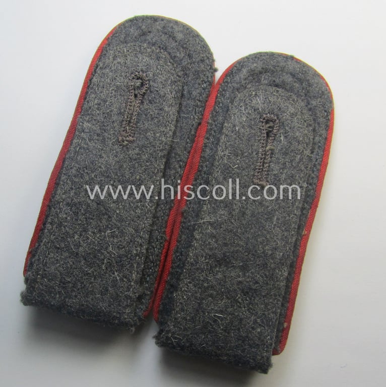 Fully matching - and rarely seen! - pair of neatly 'cyphered', WH (Luftwaffe) NCO-type shoulderstraps as piped in the bright-red-coloured branchcolour as was intended for a: 'Wachtmeister einer Luftwaffen-Waffenschule'