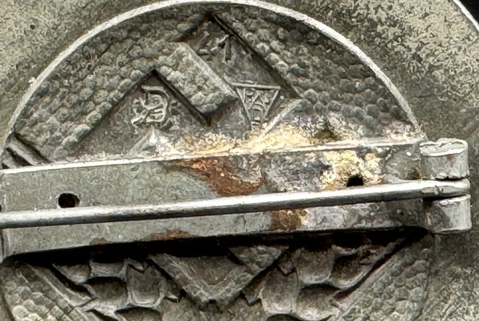 Reich Labor Service (RAD) Female “Labourmaid” Brooch (maker Deschler)