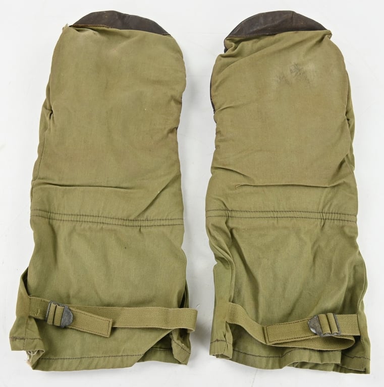 USAAF WW2 Type-12 Arctic flying mittens.