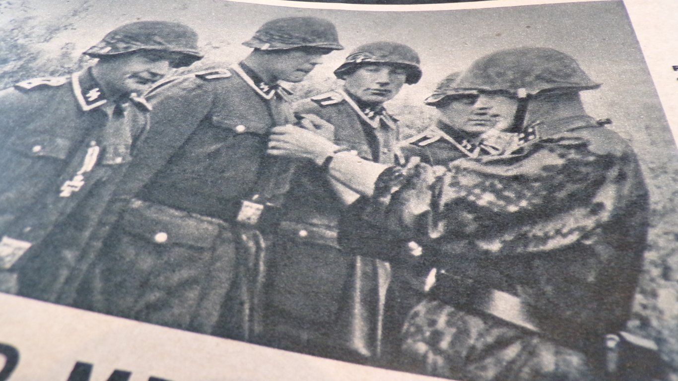 Signaal (Dutch) Nr. 7 1944 with 2 EXTRA edtions NL/FR