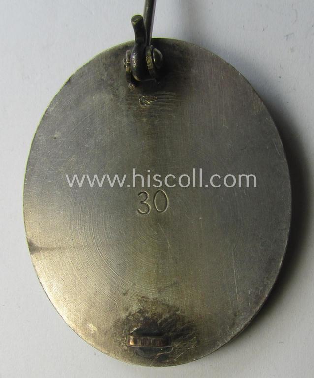 'Verwundeten-Abzeichen in Silber' being a clearly maker- (ie. '30'-) marked- and typical 'Buntmetall'-based example as was produced by the desirable maker: 'Hauptmünzamt Wien'