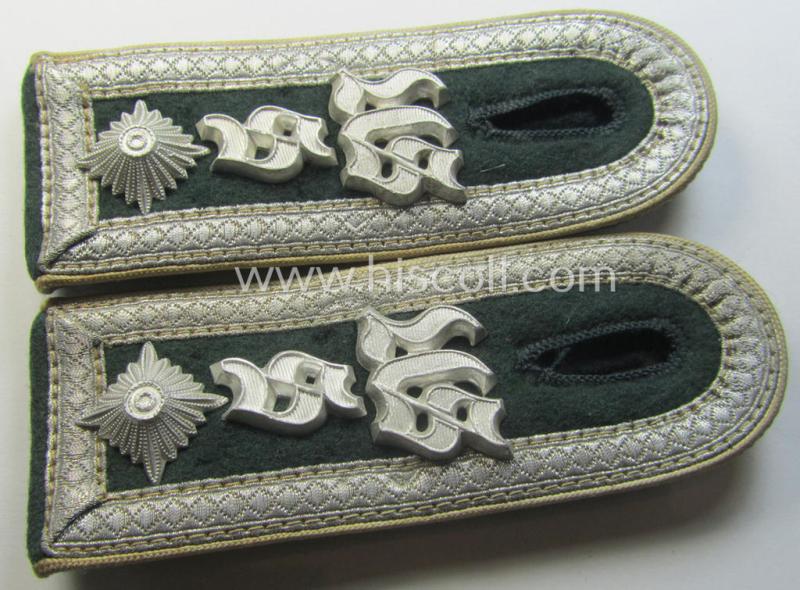 Pair of WH (Heeres), early- (ie. pre-) war-period, 'M36 o. M40'-pattern, neatly 'cyphered') NCO-type shoulderstraps as intended for a: 'Feldwebel und Mitglied des Uffz.-Schule Sigmaringen'
