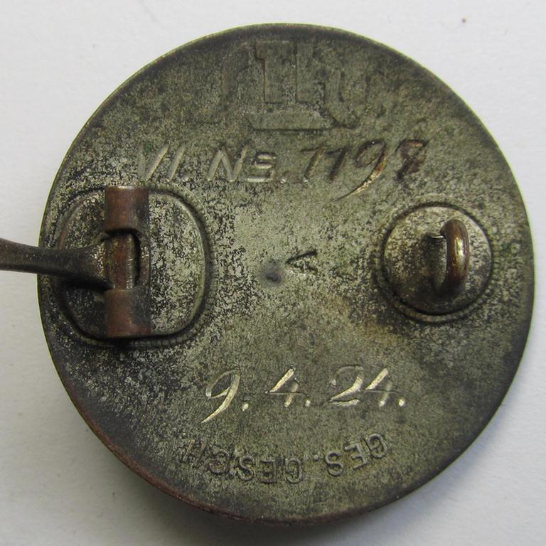 Attractive, enamelled lapel-pin: 'Der Stahlhelm' - Bund der Frontsoldaten (Sta) - Eintrittsabzeichen 1924' which is nicely engraved: 'VI. Ns. 1197' and dated: '9.4.24' and that comes in an overall nice (and/or fully undamaged-), condition