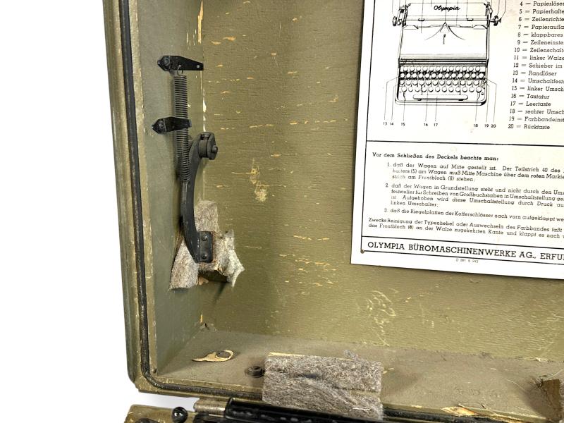 W-SS Typewriter in Transport Case