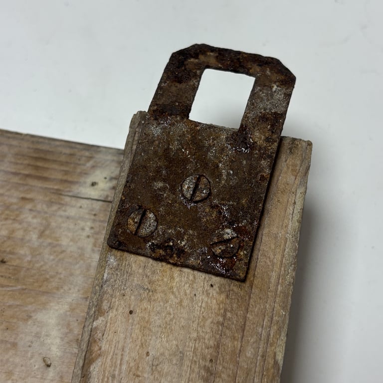 LS Wooden Sign – “Luftschutzraum für 20 Personen"