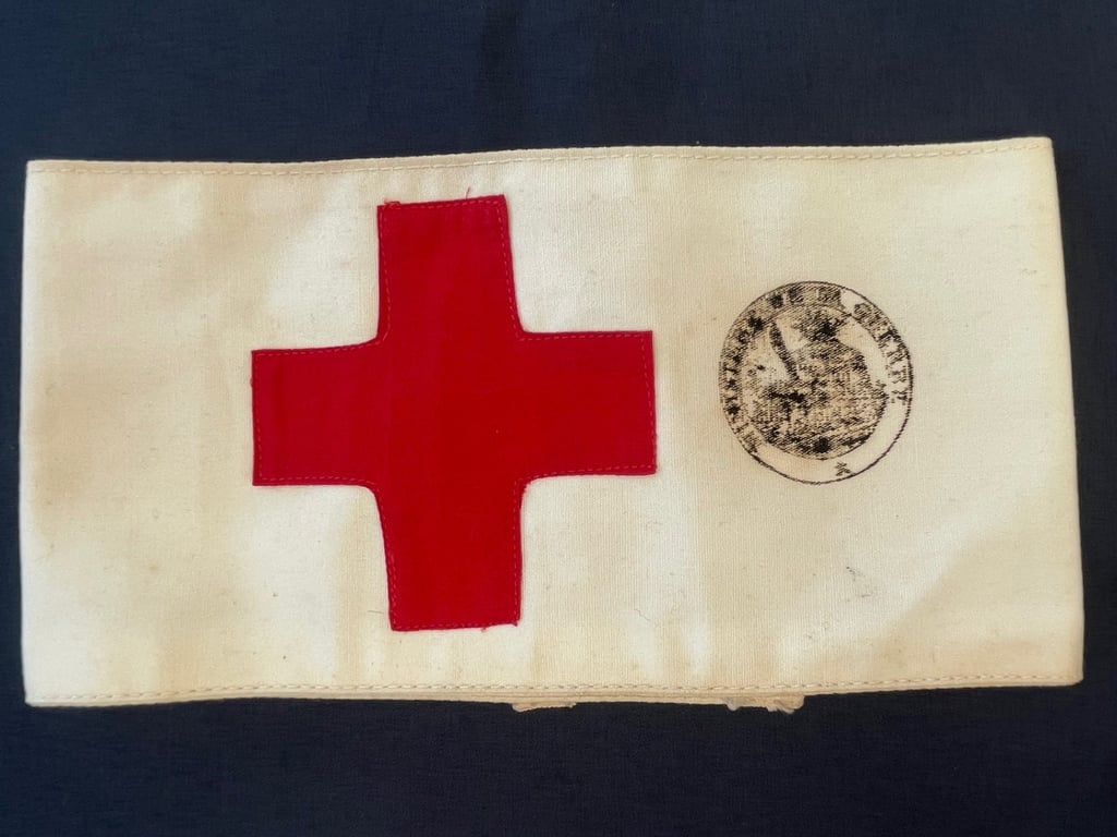 ORIGINAL WW2 US RED CROSS ARM BAND GIFTED TO FRANCE