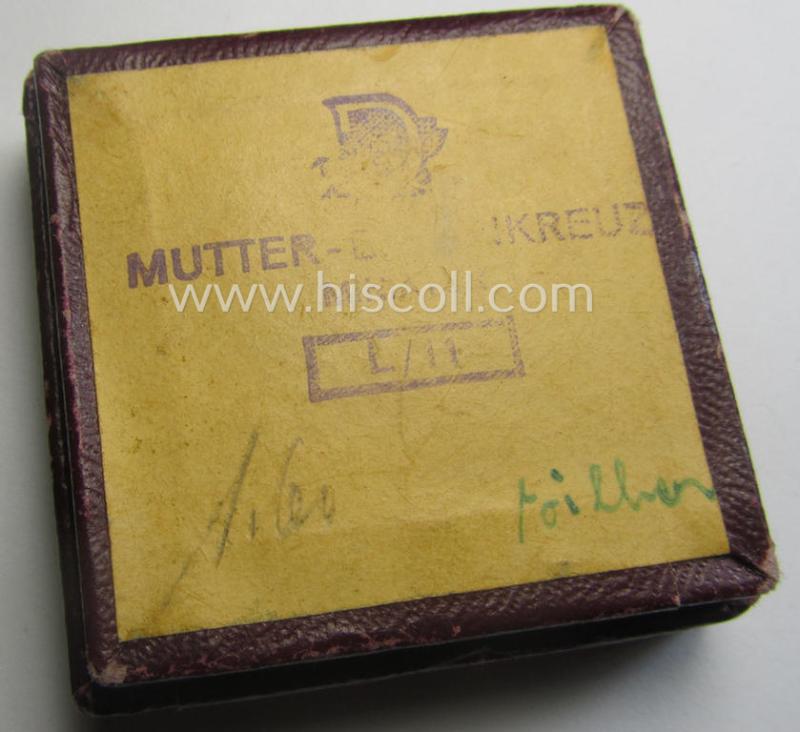 Miniature of an: 'Ehrenkreuz der deutschen Mutter - 2. Stufe' (or: silver-class mothers'-cross) being a non-maker-marked example that comes stored in its period, generic-styled so-called: 2-pieced- and/or 'LDO'- (ie. 'L/11'-) marked box