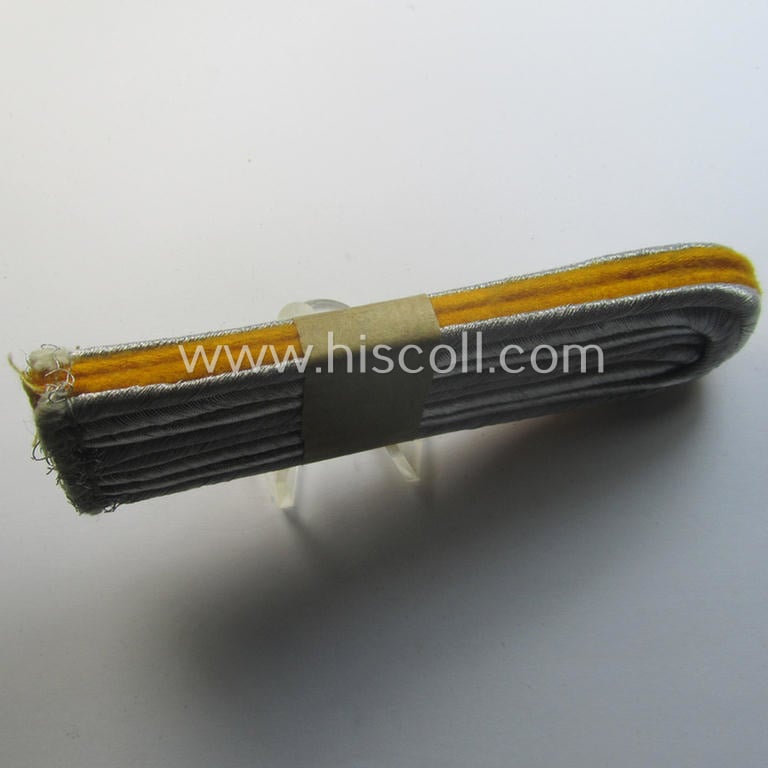 'Stonemint' - and fully matching! - pair of WH (Luftwaffe) officers'-type shoulderboards as was intended for usage by an: 'Leutnant' who served within the: 'LW-Flieger- o. FJ-Truppen'