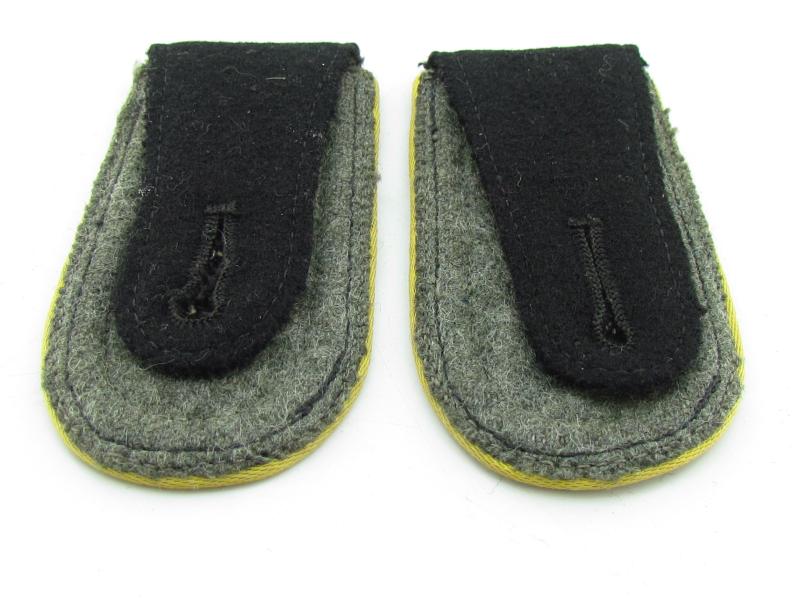 Waffen-SS Signals unit ‘Nachrichten’ shoulder boards for SS-Unterscharführer