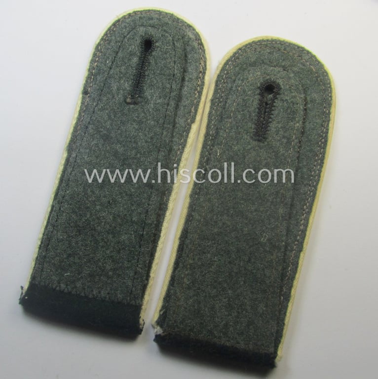 Attractive - and fully matching! - pair of WH (Heeres), pre- ie. early-war period- (ie. 'M40'-pattern, rounded-styled) typical 'standard-issued' NCO-type shoulderstraps as intended for an: 'Unteroffizier der Infanterie-Trpn.'