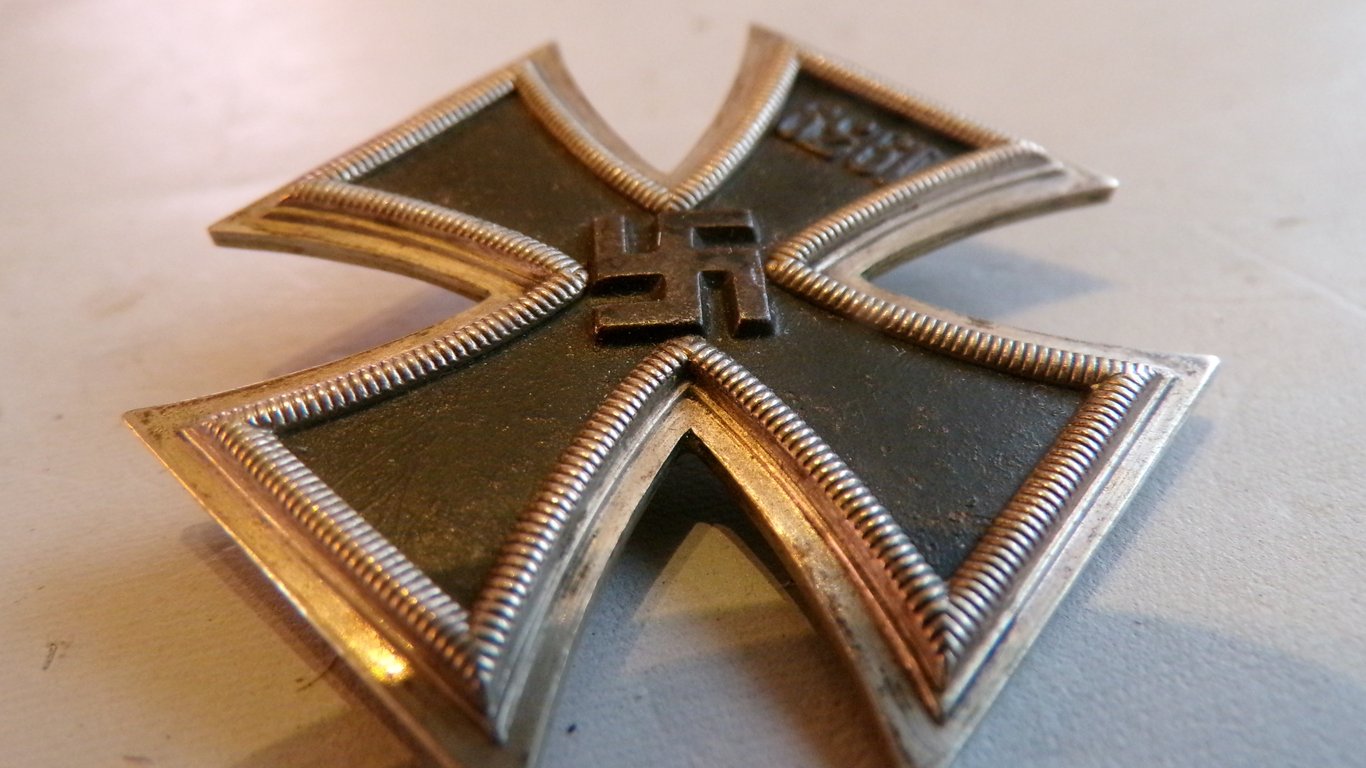 Iron Cross 1939 1st Class "20"