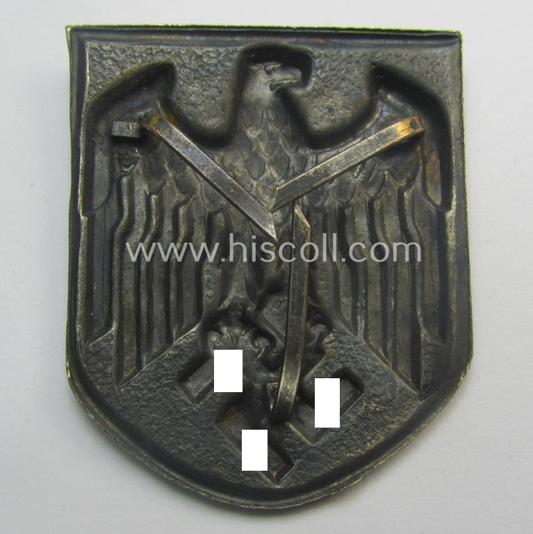 Truly used pair of WH (Heeres) tropical- (ie. 'DAK'- or: 'Deutsches Afrikakorps'-) related- and/or 'Buntmetall'-based, eagle-'pith-helmet'-shield-set