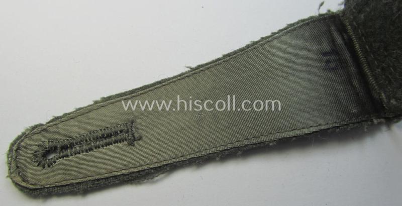 Single - I deem mid-war-period - so-called: 'M41 o. M43'-pattern, WH (Heeres) NCO-type shoulderstrap as piped in the light-blue-coloured branchcolour as was intended for usage by an: 'Uffz. der Nachschub-Truppen'