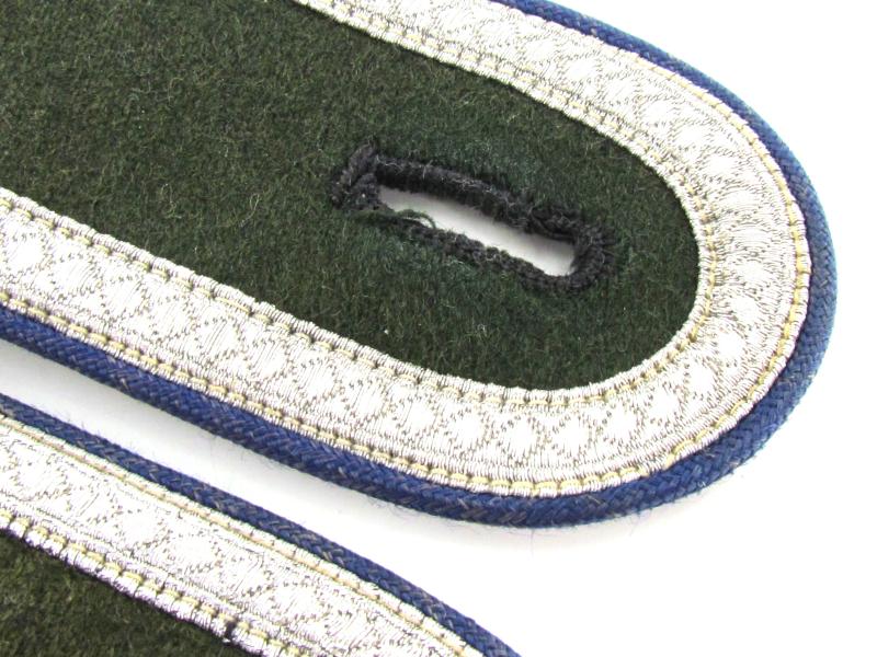Wehrmacht ( Heer ) M36 medical or Sanitäter nco or Unteroffizier shoulder boards