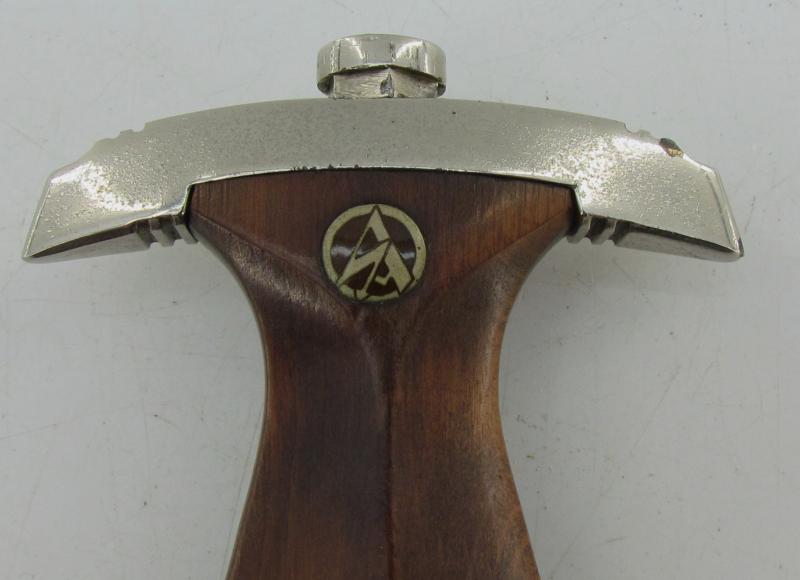 SA Dagger by M7/33 – F.W. Höller with Three Piece Hanger