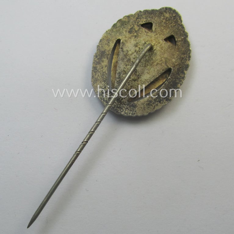 Honorary-membership lapel-pin (aka: 'Silberne Ehrennadel für 25 Jahre Mitgliedschaft im Deutscher Reichskriegerbund Kyffhäuser' (ie. 'D.R.K.B.') being a non-maker-marked example that bears a: 'Ges.Gesch.'-designation on its back