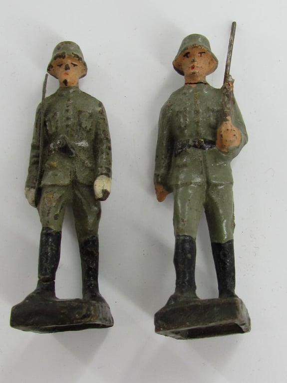 Grouping of 10x Lineol German Toy Soldiers