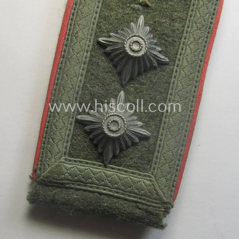 Single, WH (Heeres) 'M41 o. M43'-pattern, NCO-type shoulderstrap: 'O.Fwbl. eines Pz- o. Panzerjäger-Abtlgs. o. Rgts.'